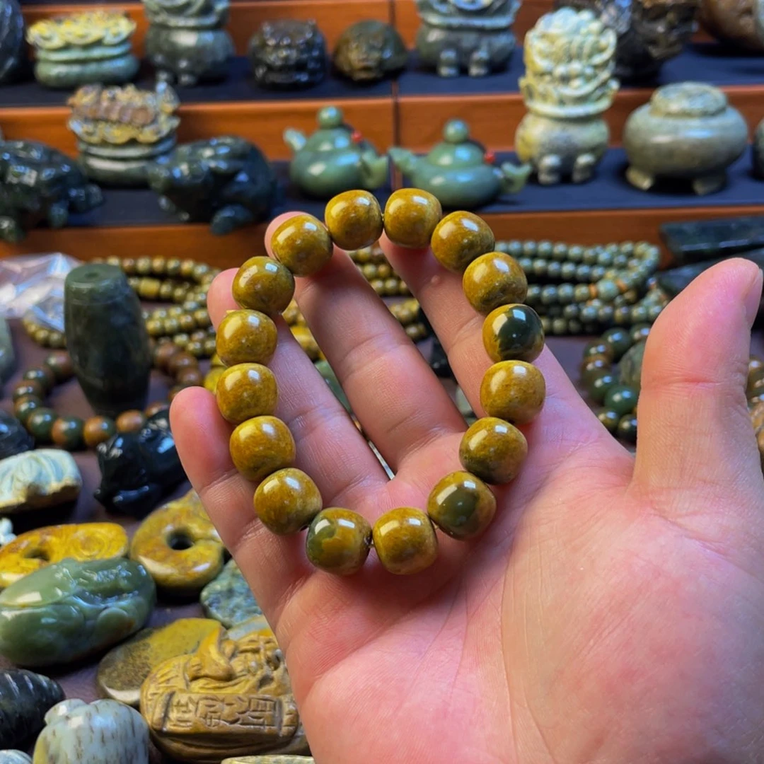 【闪购商品】未镶嵌透闪石质玉挂件与***行