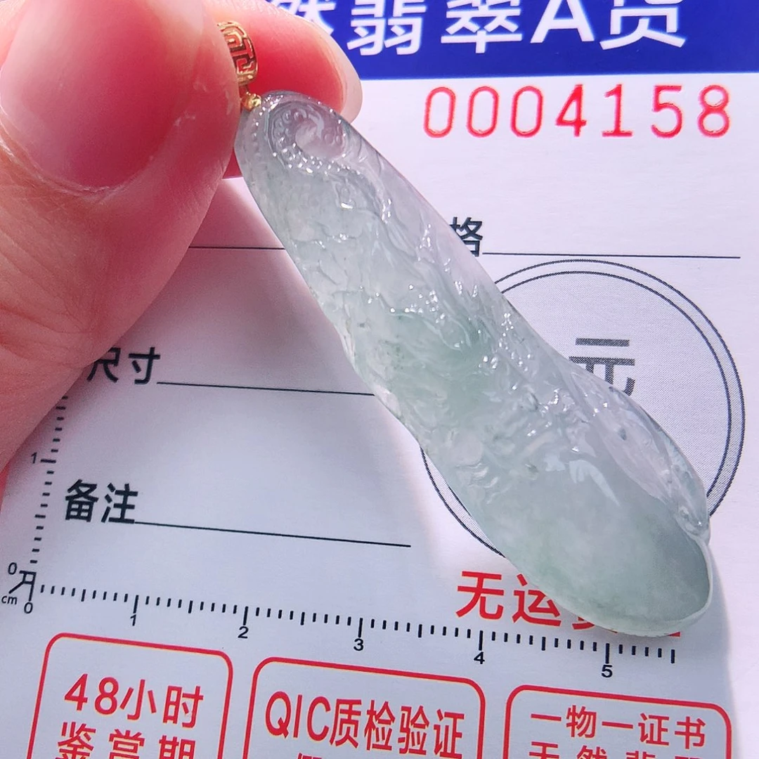 颈饰18K金镶嵌翡翠吊坠