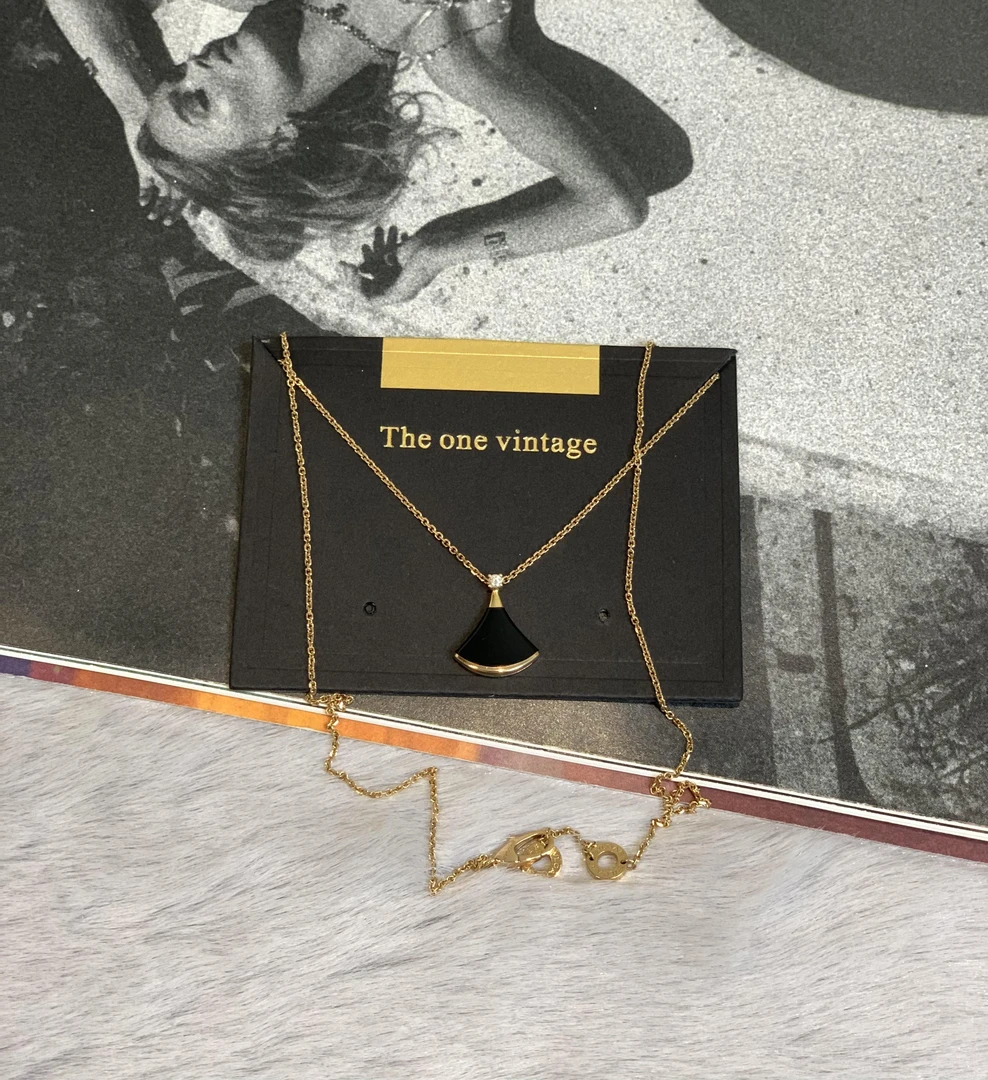 99新 BVLGARI/宝格丽 壹臻/黑玛瑙一颗钻扇子项链 67427397