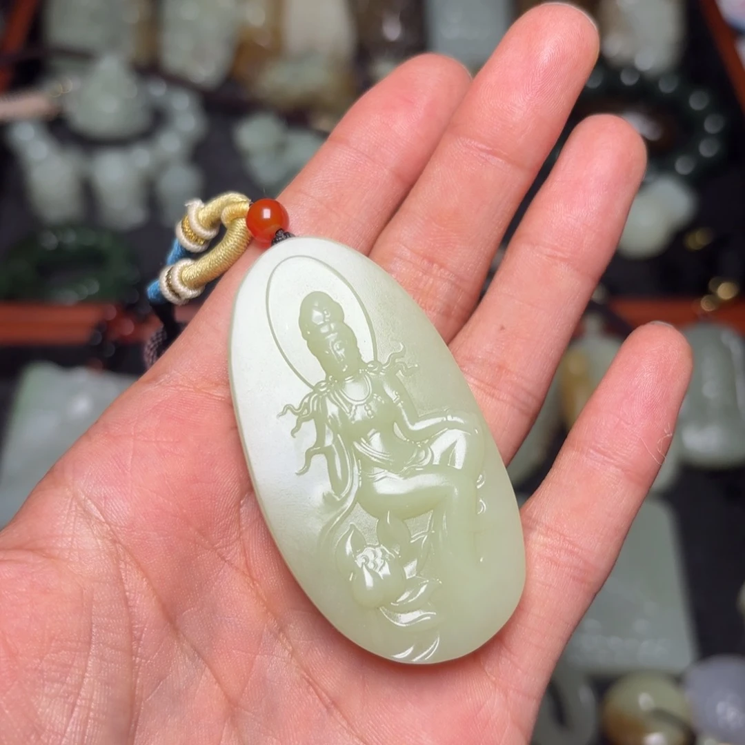 和田玉未镶嵌颈饰寒**影