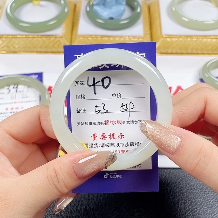 和田玉未镶嵌手镯