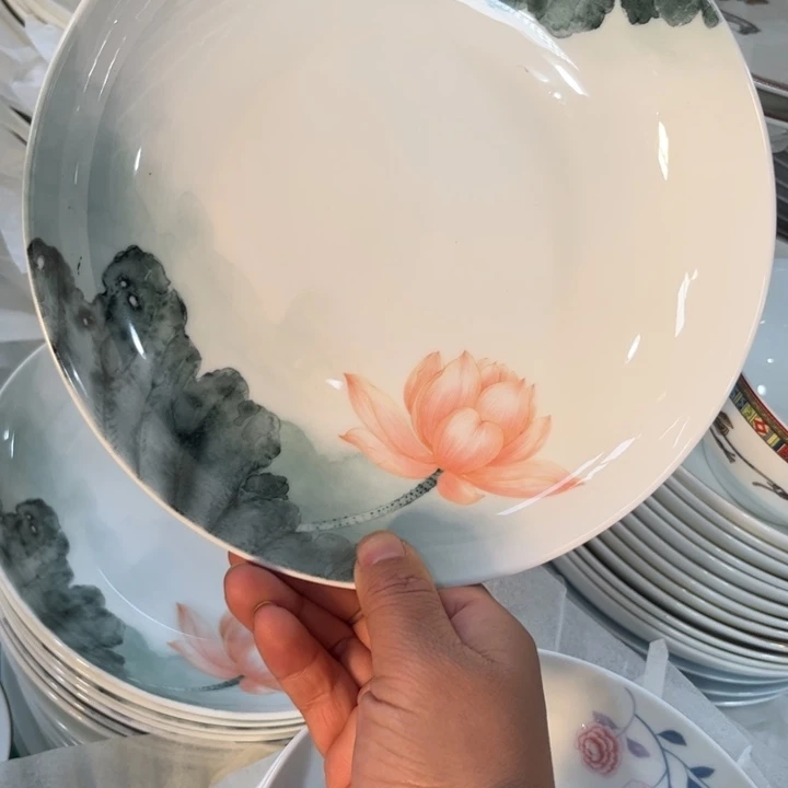 瓷片荷花八寸深盘四个
