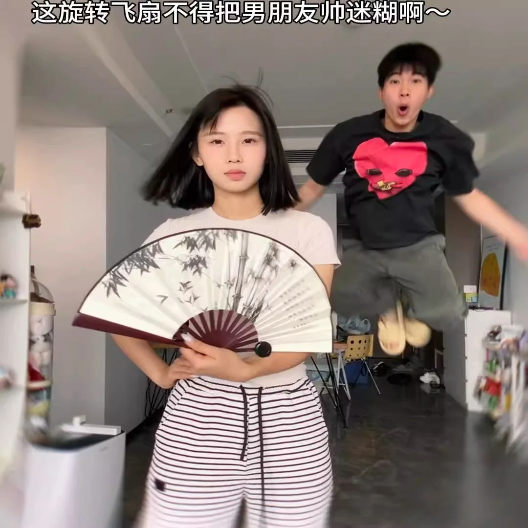 【旋转飞扇！】自动回弹可伸缩钥匙扣旋转飞扇道具迷你便携绳易拉扣
