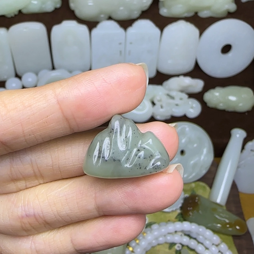 和田玉未镶嵌挂件靠山