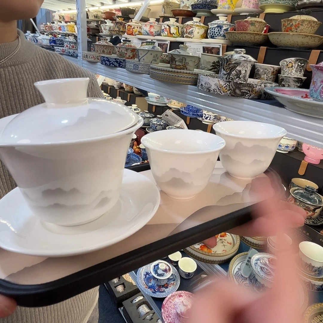 这些盖碗很漂亮！！！！