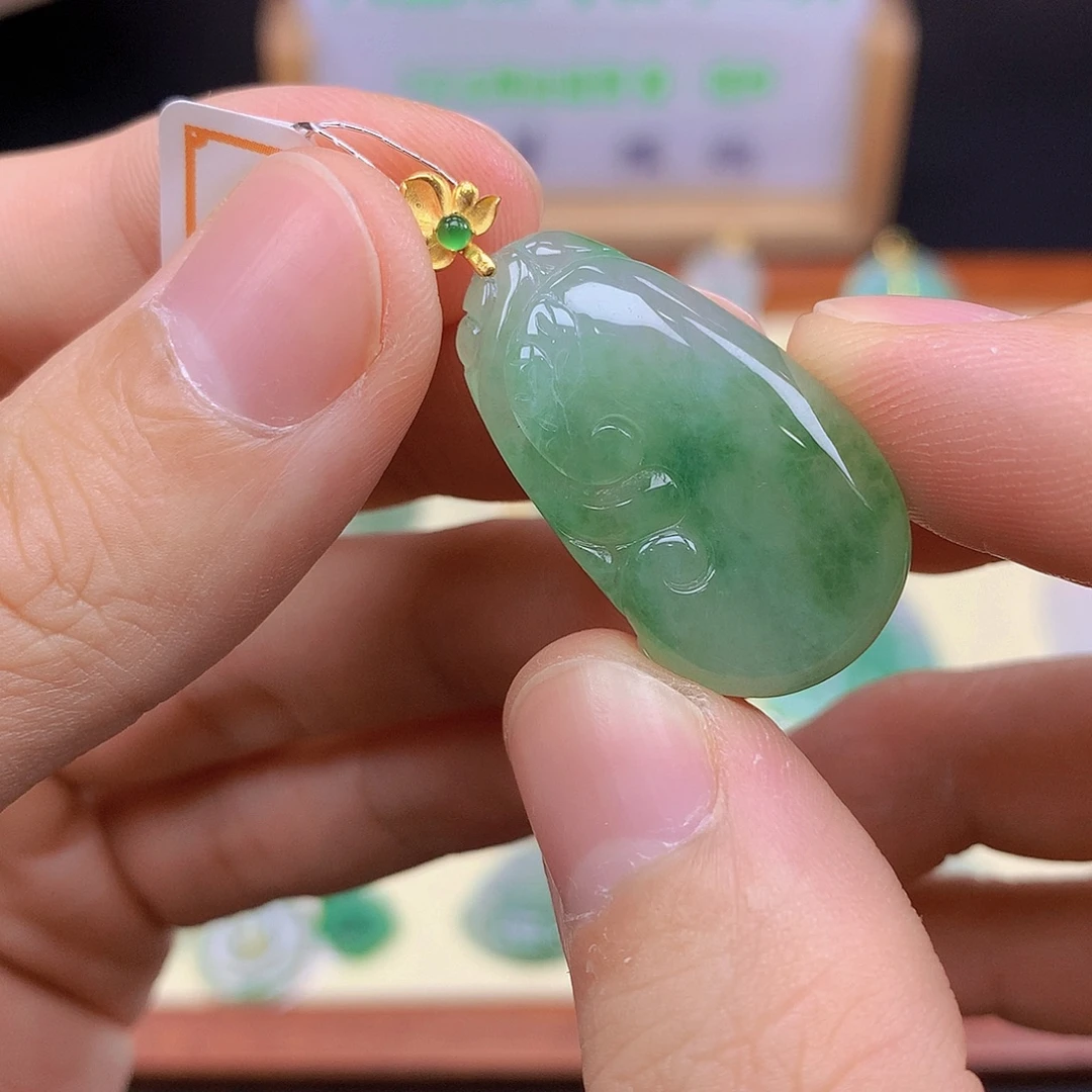 翡翠18K金镶嵌颈饰翡翠