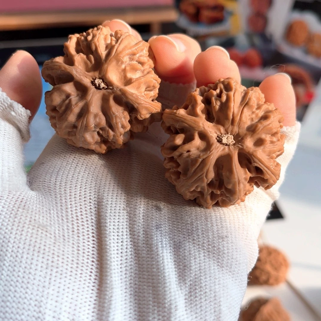 文玩核桃吊坠©苹果