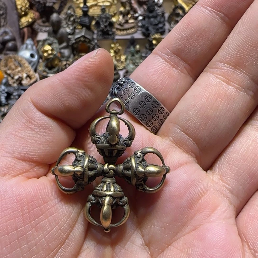 梅**菊杵…………………………………………吊坠