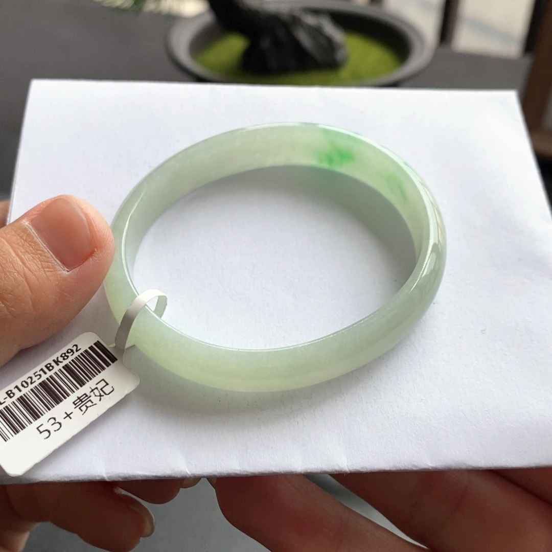 翡翠手镯未镶嵌翡翠