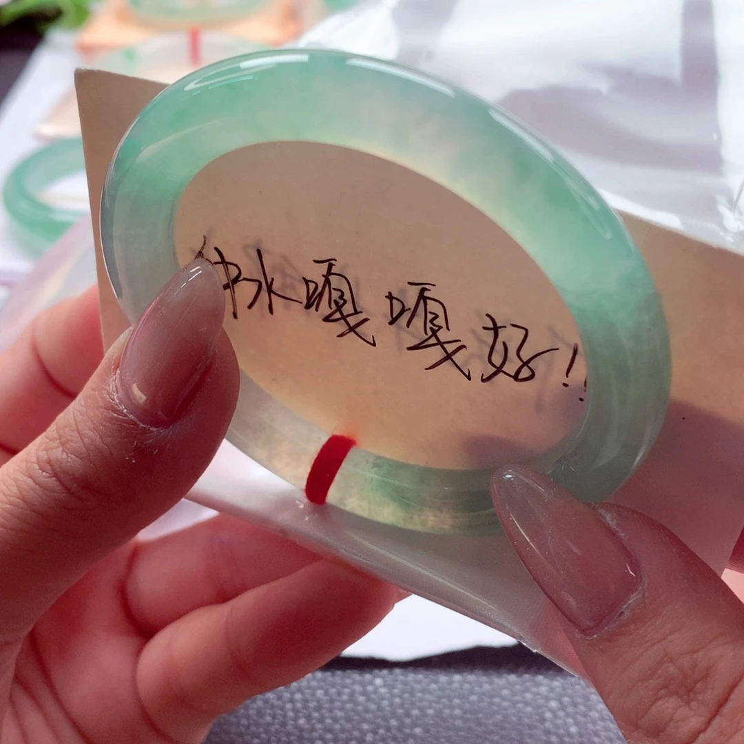 翡翠未镶嵌手镯（圆镯）师妹53.5新货冰绿炸光小高冰