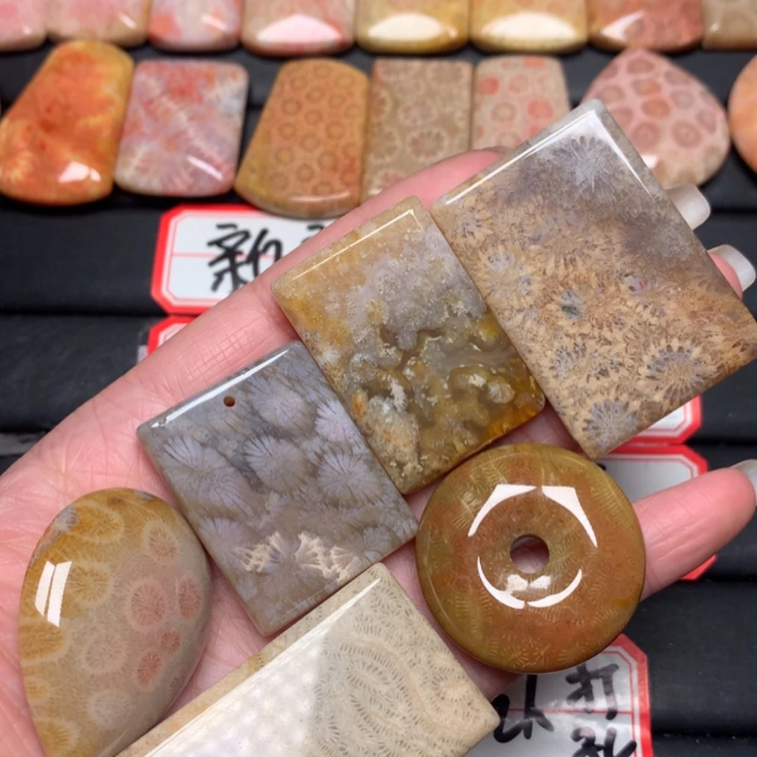 【闪购商品】硅化玉颈饰未镶嵌三**5