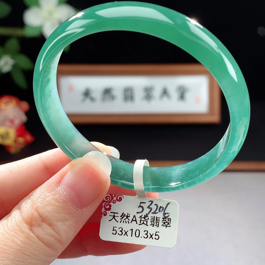 未镶嵌手镯（圆镯）翡翠