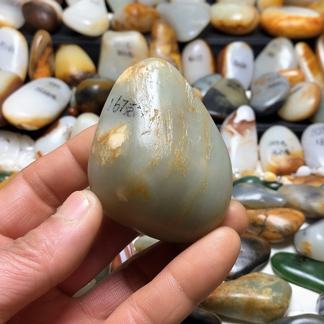 和田玉颈饰未镶嵌手把件原石