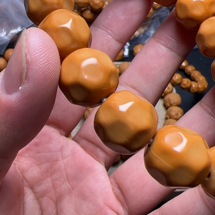 猴头核桃手串卡罗拉