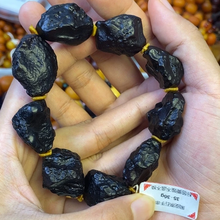 未镶嵌琥珀珠宝奇石