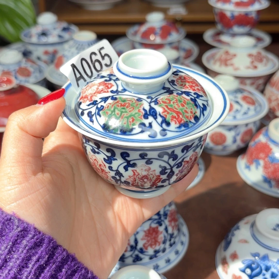 青花釉里红缠枝莲大盖碗