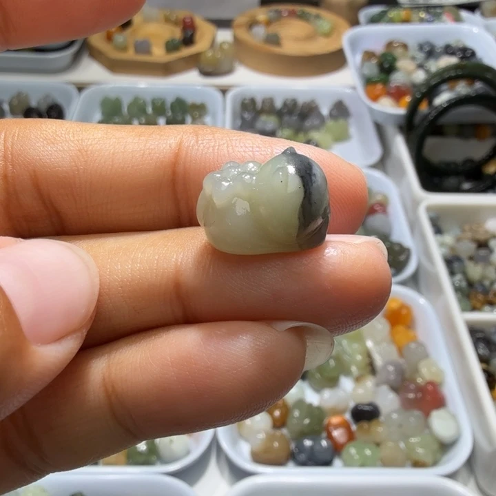 和田玉未镶嵌珠宝奇石