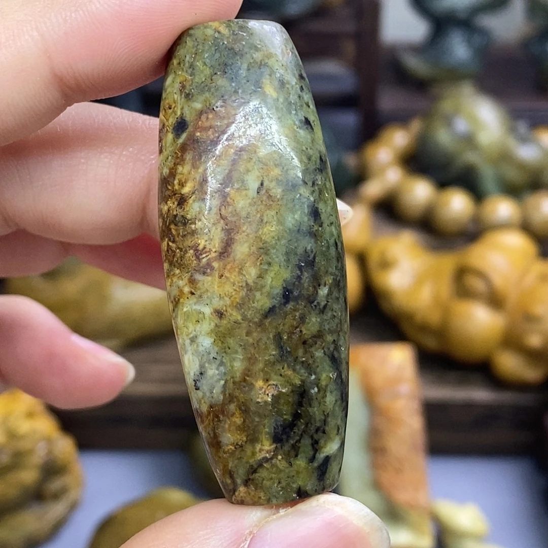 未镶嵌岫岩河磨玉（透闪石质玉）把件