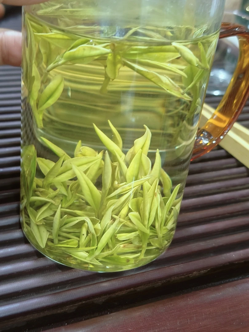 品三口茶业《2025年新茶——明前高山云雾AA白茶》