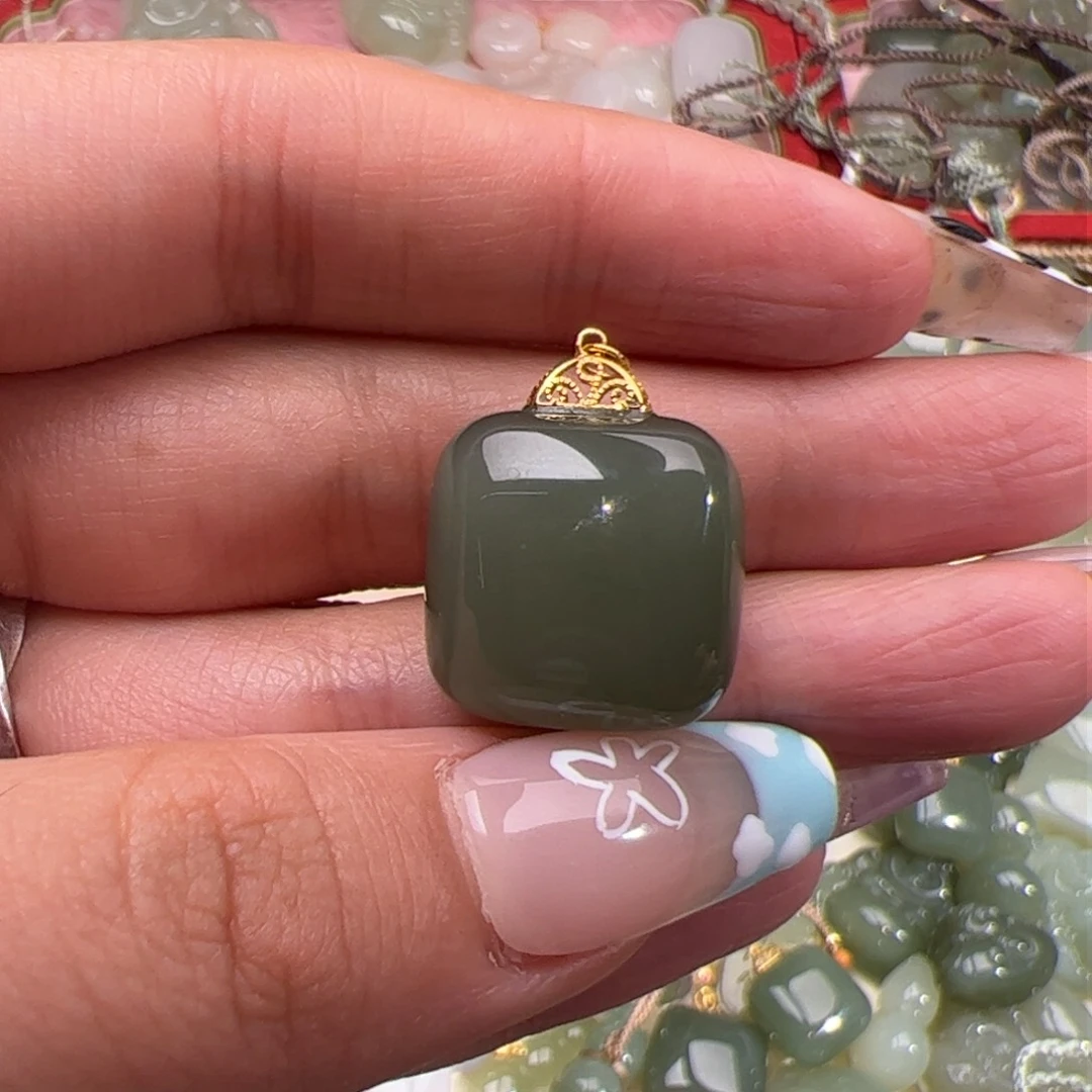 和田玉颈饰未镶嵌?**语