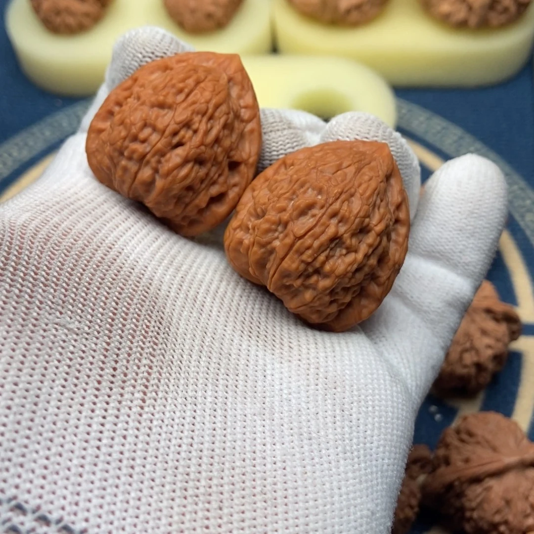 徐***风文玩核桃吊坠一抹红