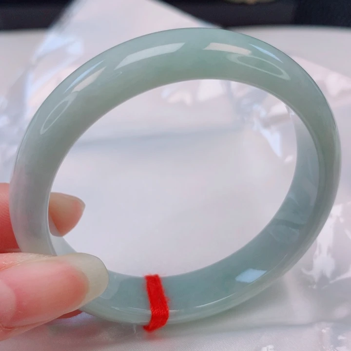 翡翠手镯未镶嵌52圈