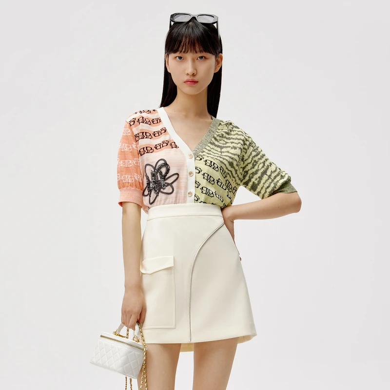 荷比俪夏季新款女拼接V领字母提花针织衫HHC21650090