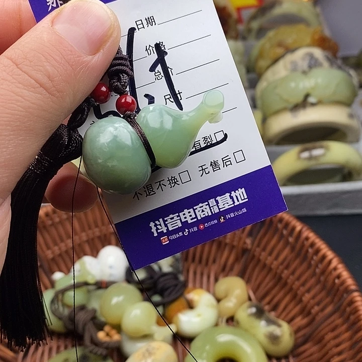 未镶嵌蛇纹石玉颈饰镯*多