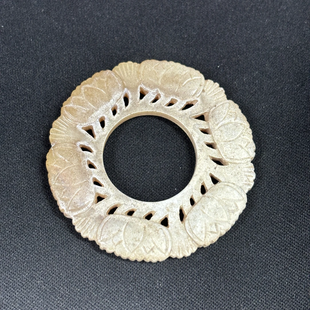 旧藏和田玉莲花纹环-NX