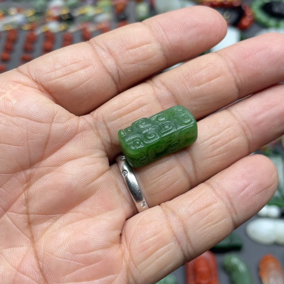 狂***心和田玉未镶嵌颈饰