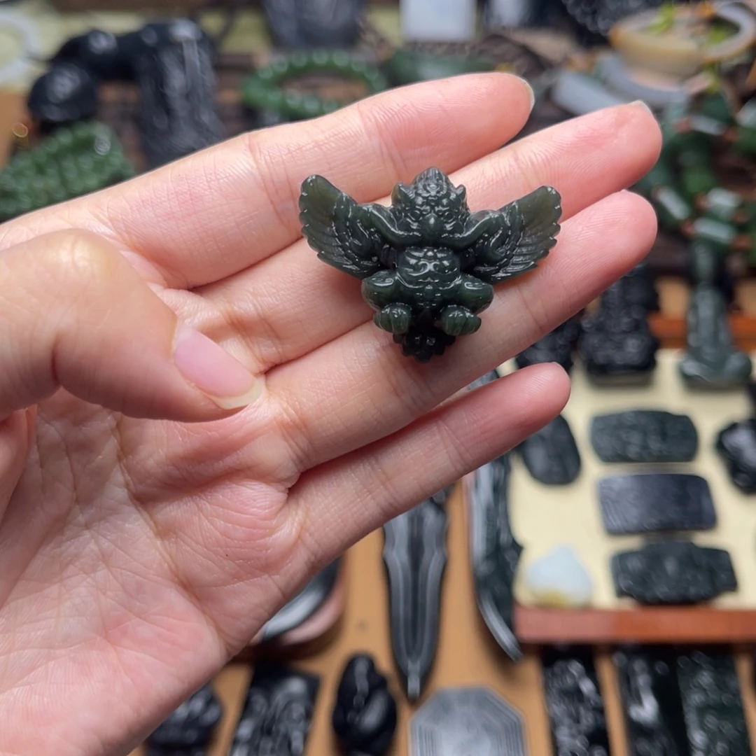 和田玉未镶嵌把件