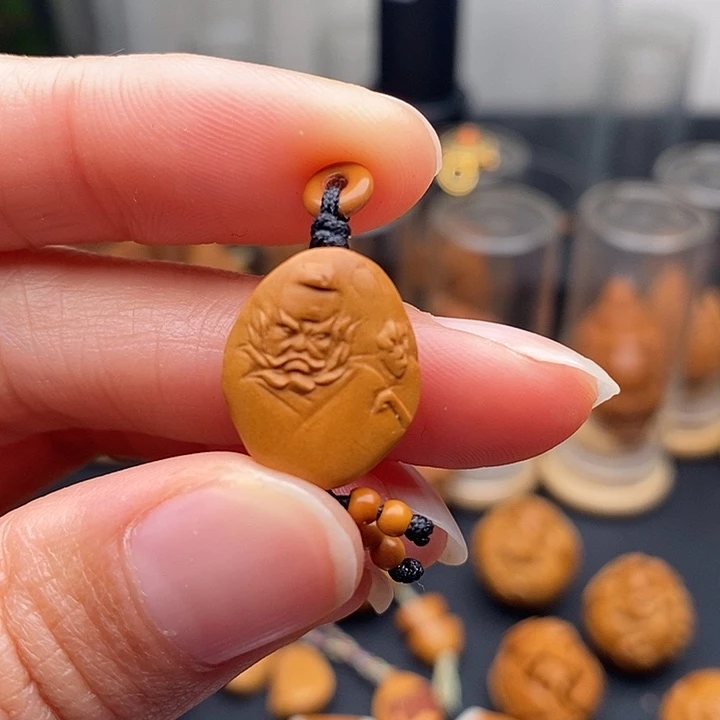 橄榄核吊坠隼松子钟馗