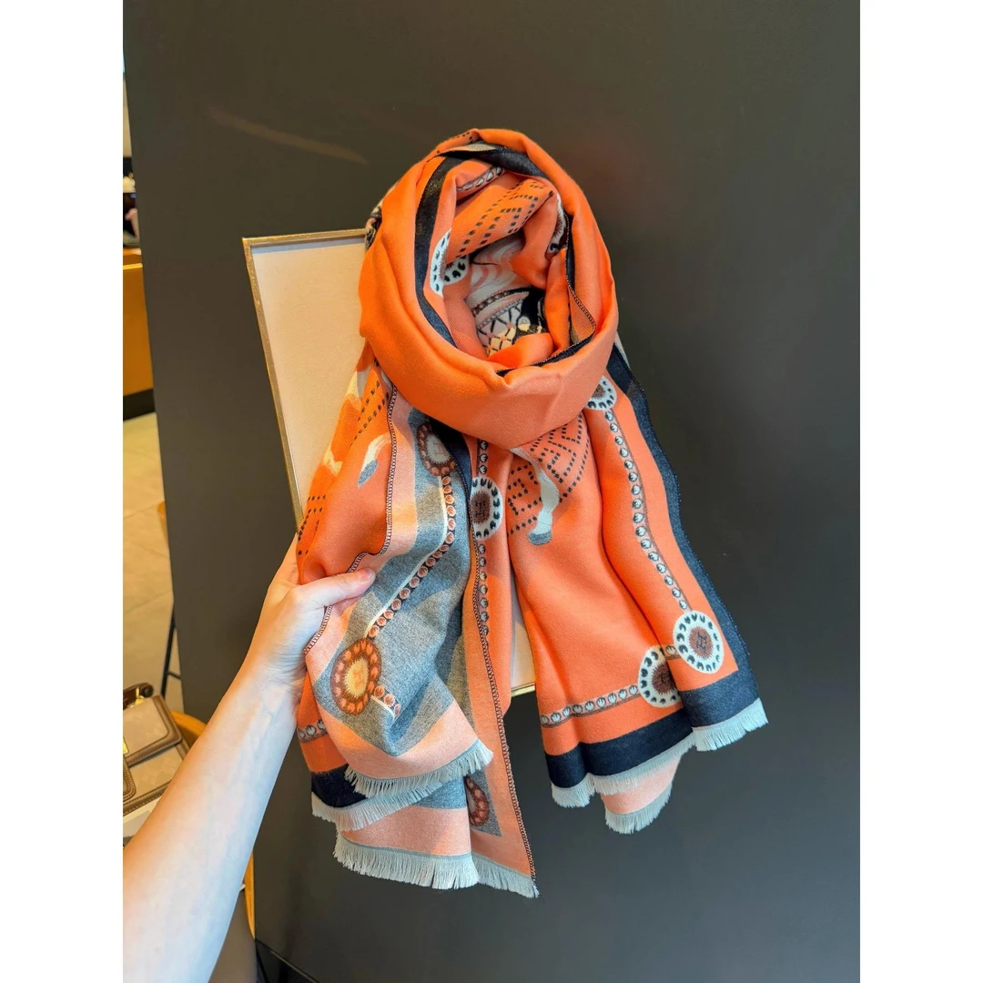 Miss Silas高档送礼2025秋冬新款双面围巾女外搭披肩字母保暖围脖