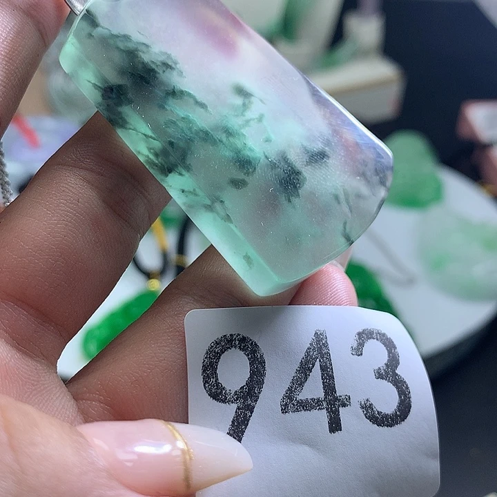 翡翠未镶嵌吊坠(赠链)翡翠