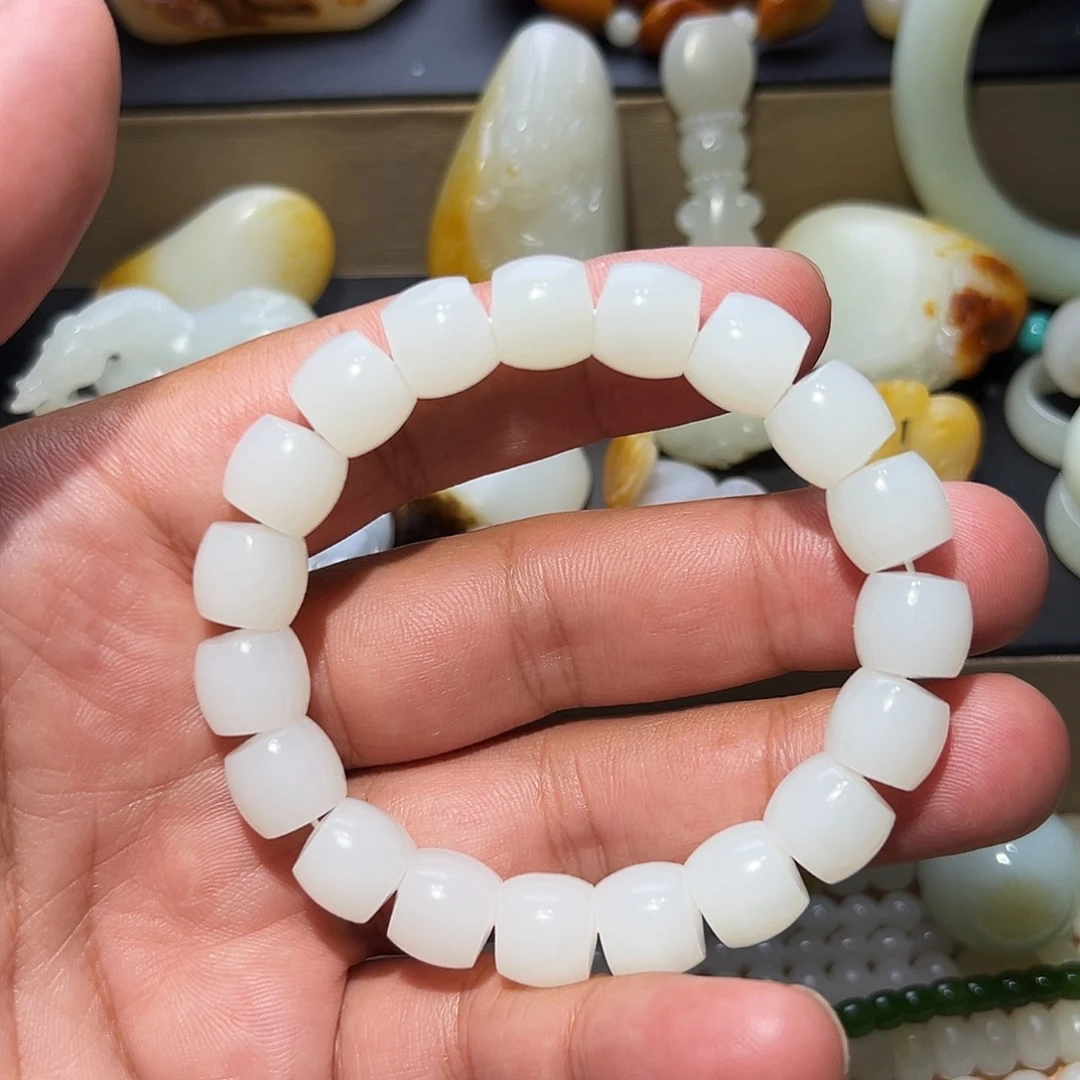 鑫***成未镶嵌和田玉挂件