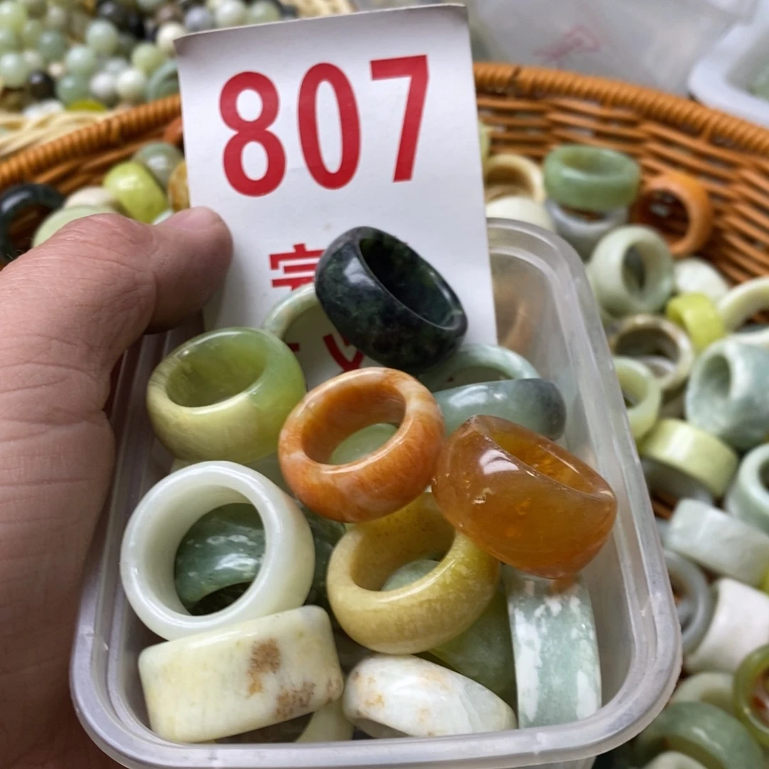 蛇纹石玉挂坠未镶嵌