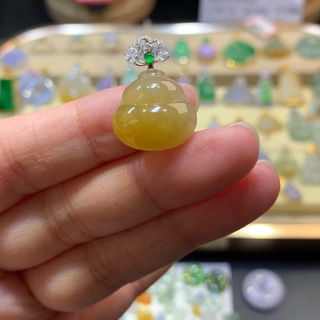 翡翠18K金镶嵌颈饰