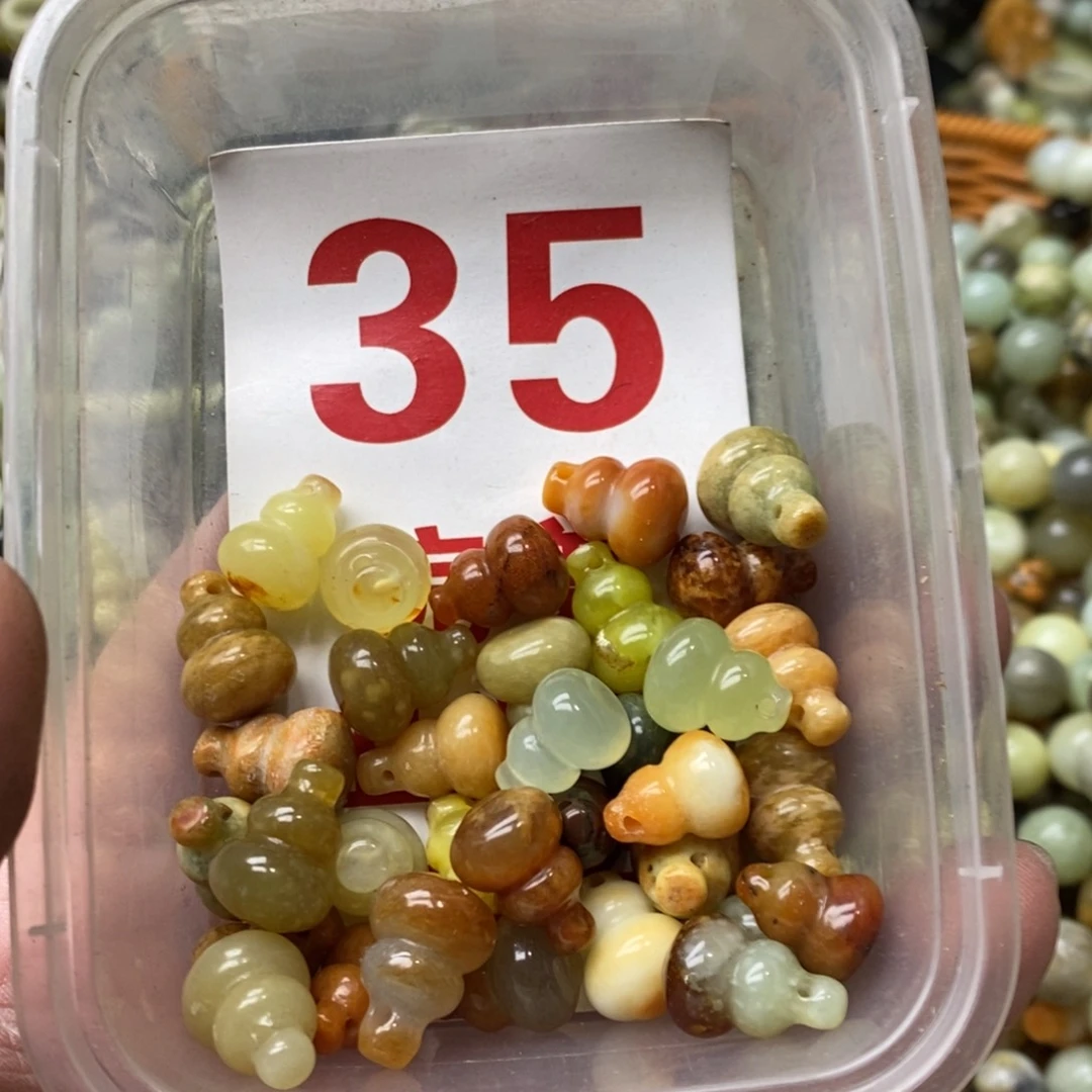 蛇纹石玉挂坠未镶嵌