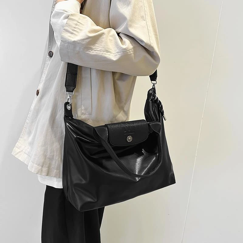 小众复古皮质单肩包男上班通勤手提包PU软皮斜挎包女大容订婚包包