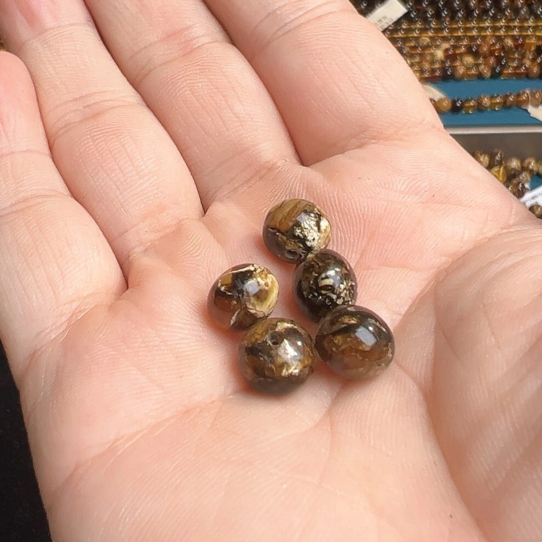 琥珀颈饰未镶嵌玖*抚顺