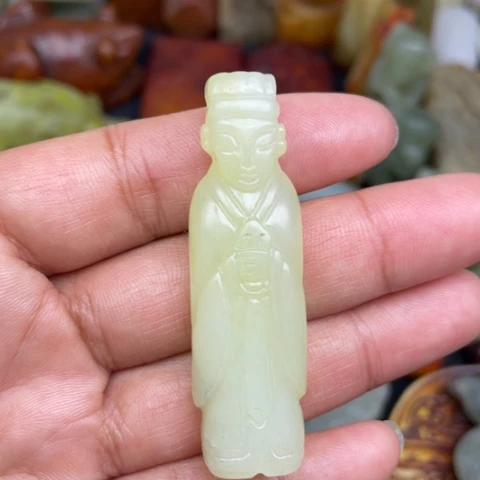 蛇纹石玉未镶嵌颈饰3