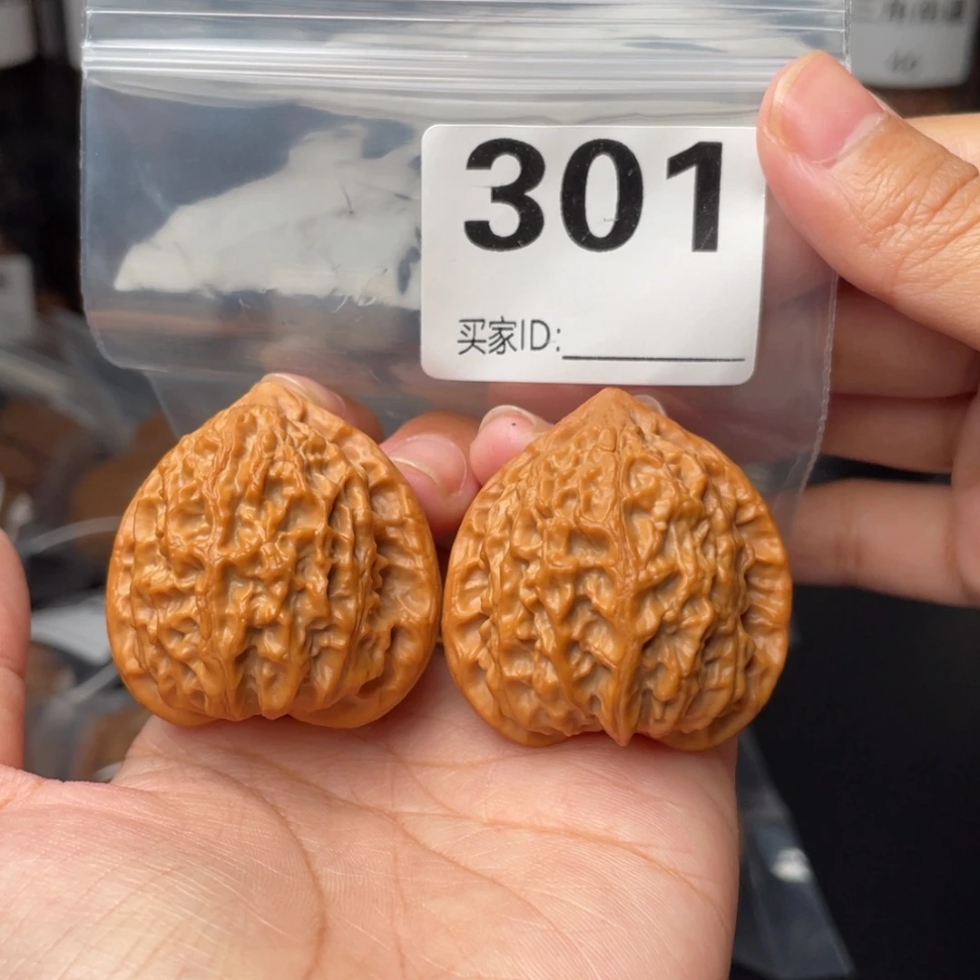 万***成文玩核桃把件全品39金牛