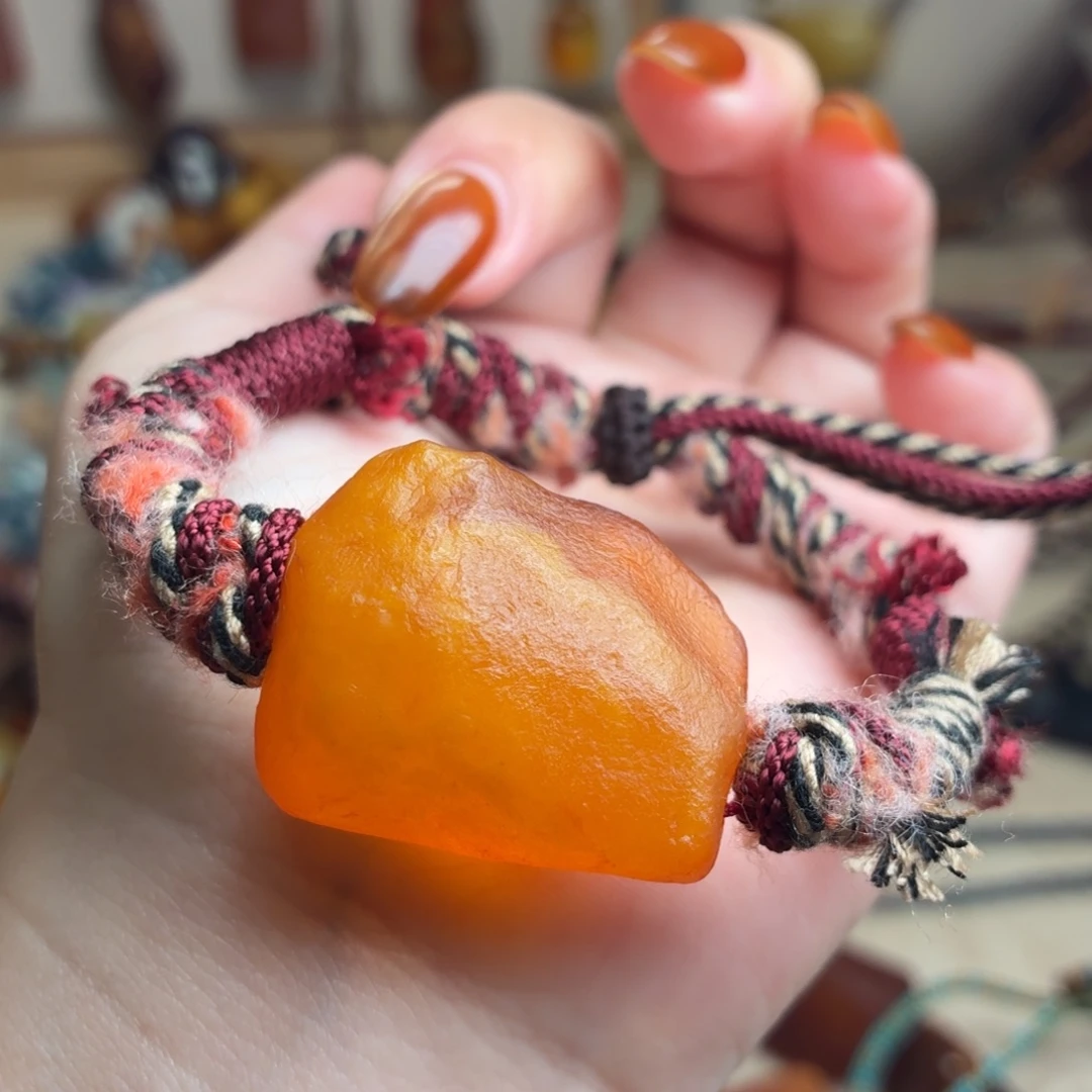 琥珀未镶嵌颈饰原皮