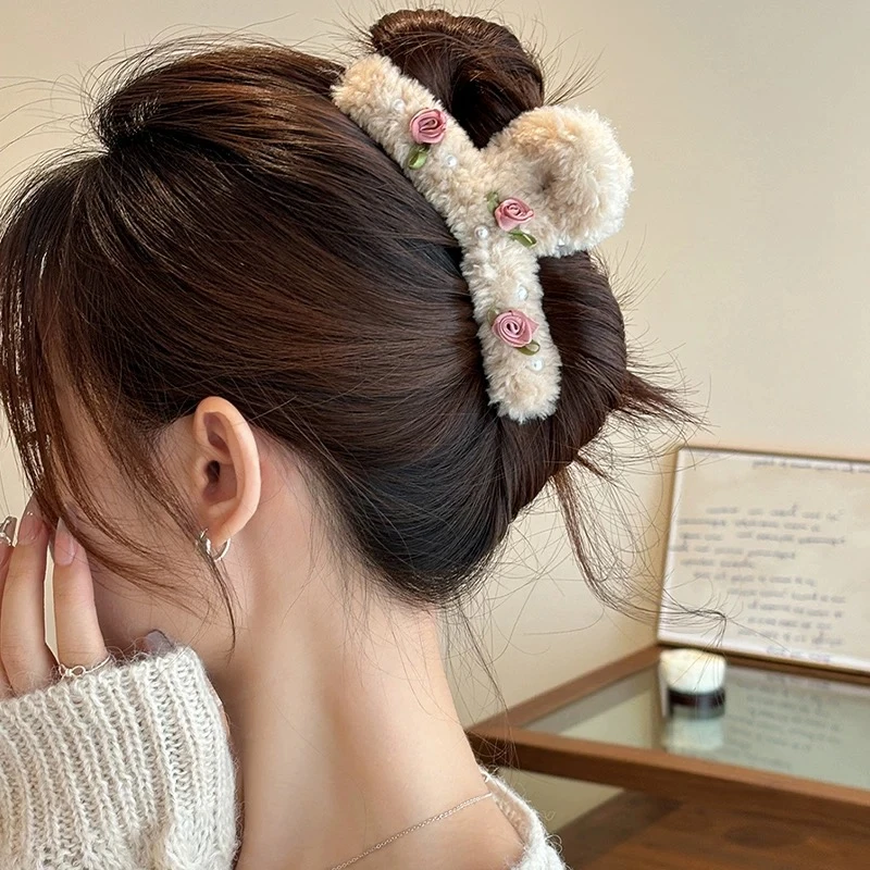 秋冬高级感超仙玫瑰毛绒抓夹2025新款大号发夹女鲨鱼夹A166