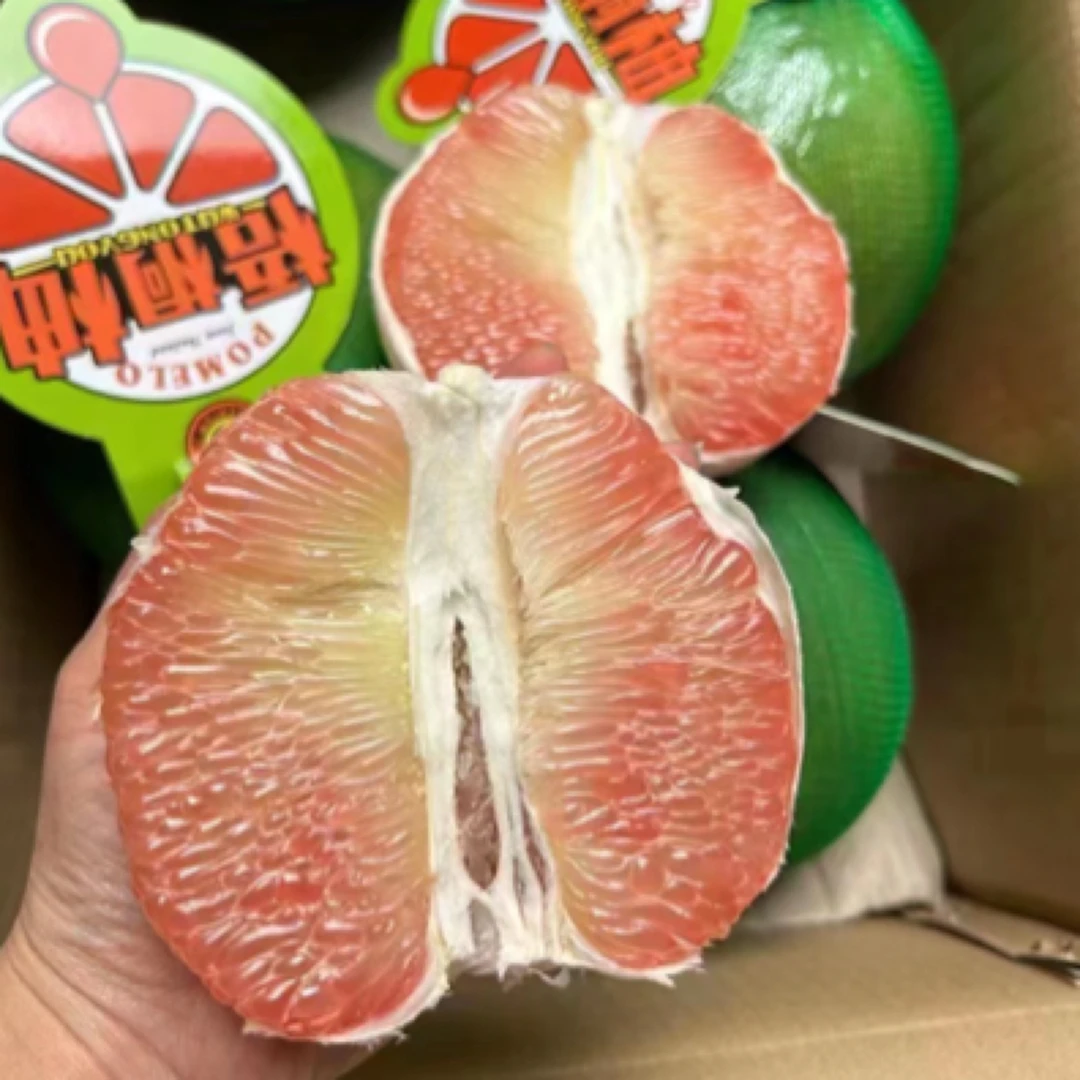 青皮红柚 肉嫩多汁，甜重约2斤