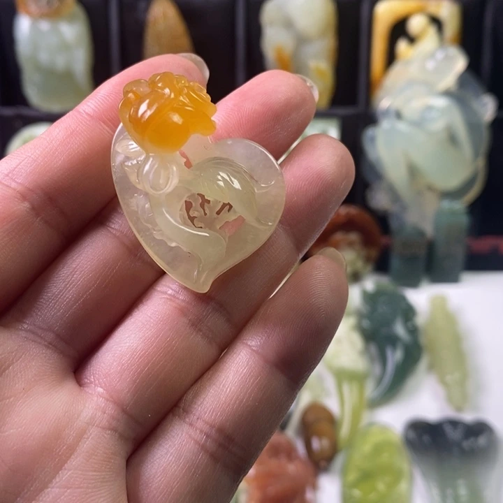 透闪石-蛇纹石玉未镶嵌颈饰