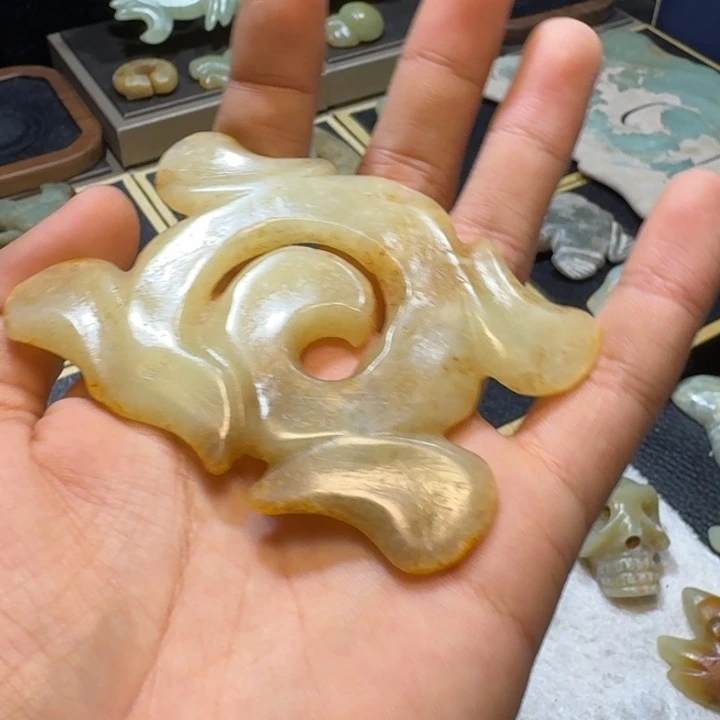 老***家玉玉摆件勾云佩器形