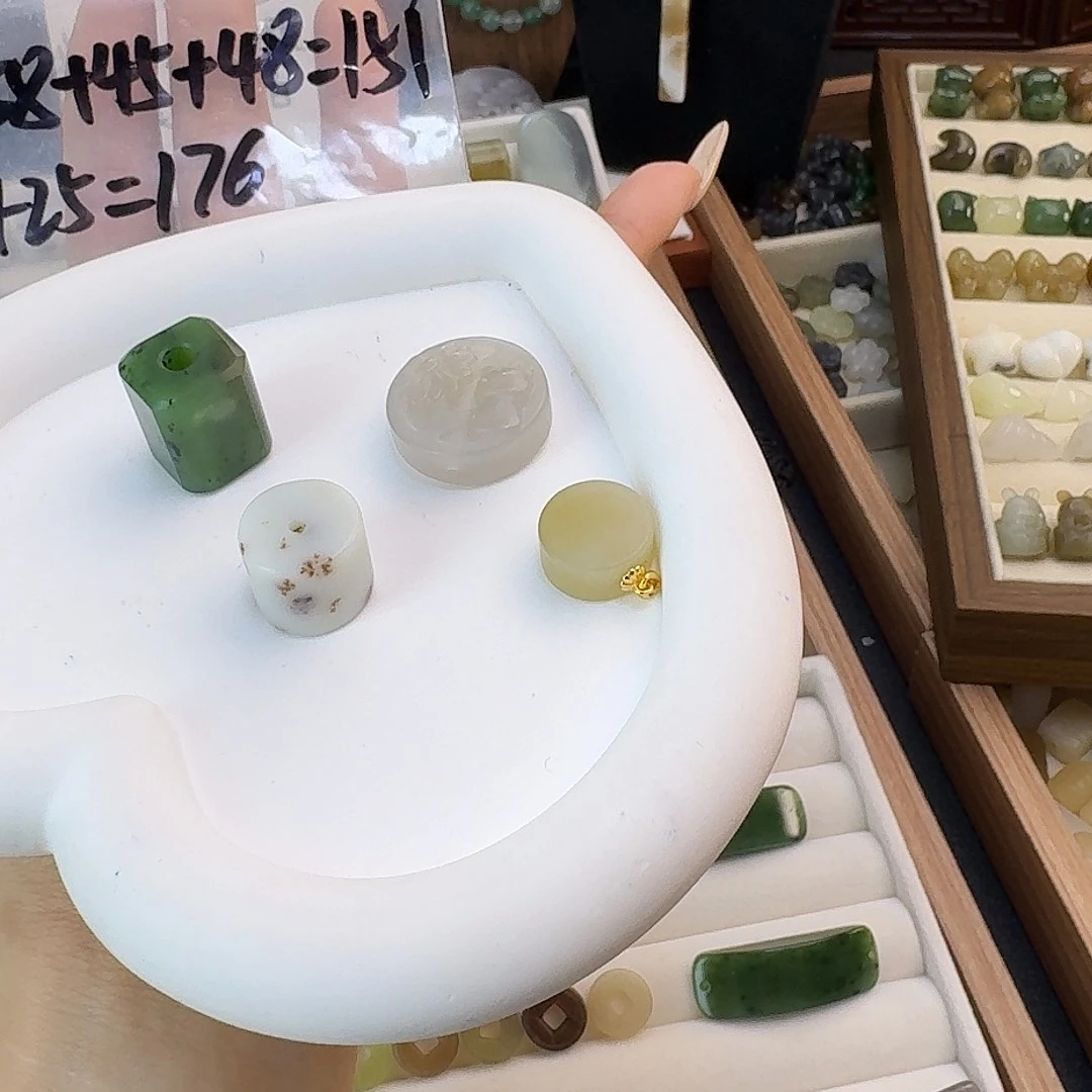 舒***猩和田玉未镶嵌珠宝半成品