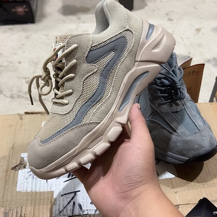 米色404142码防砸防刺劳保鞋。