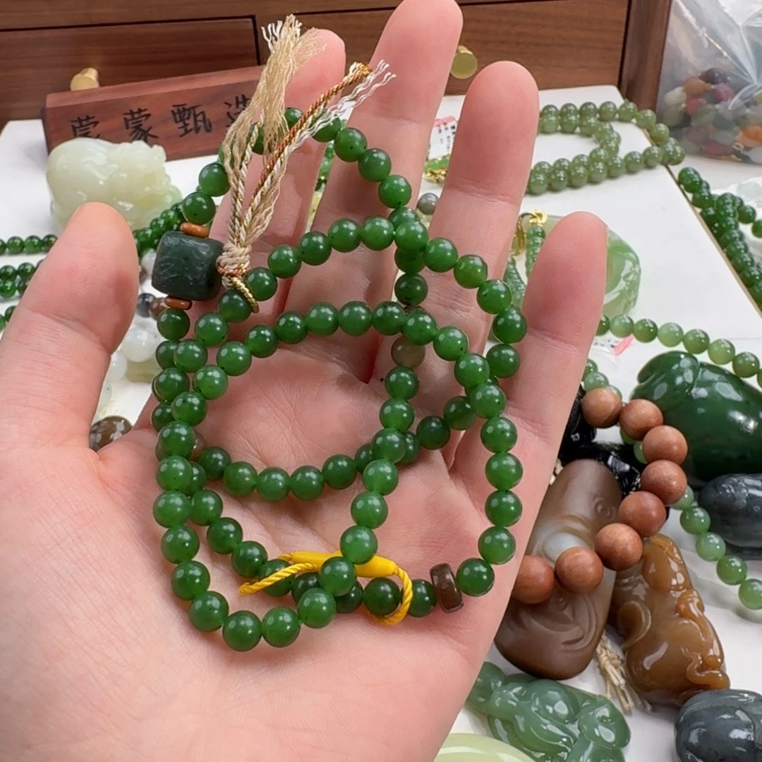 小***级颈饰未镶嵌和田玉